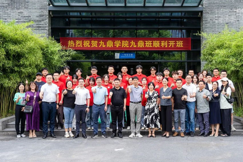 九鼎裝飾集團專班在杭科院藝術學院順利開班！